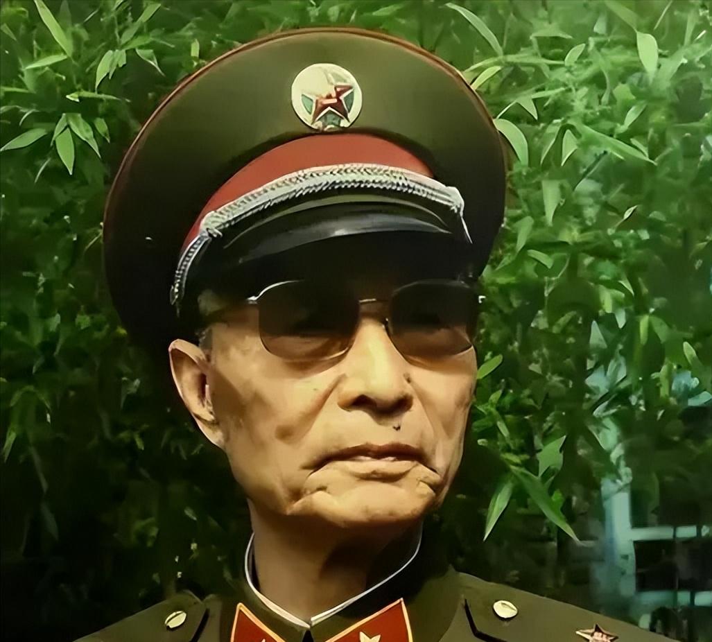 1975年，张爱萍落难，妻子李又兰找到粟裕，希望他能帮忙说情。谁知，粟裕摆了摆手