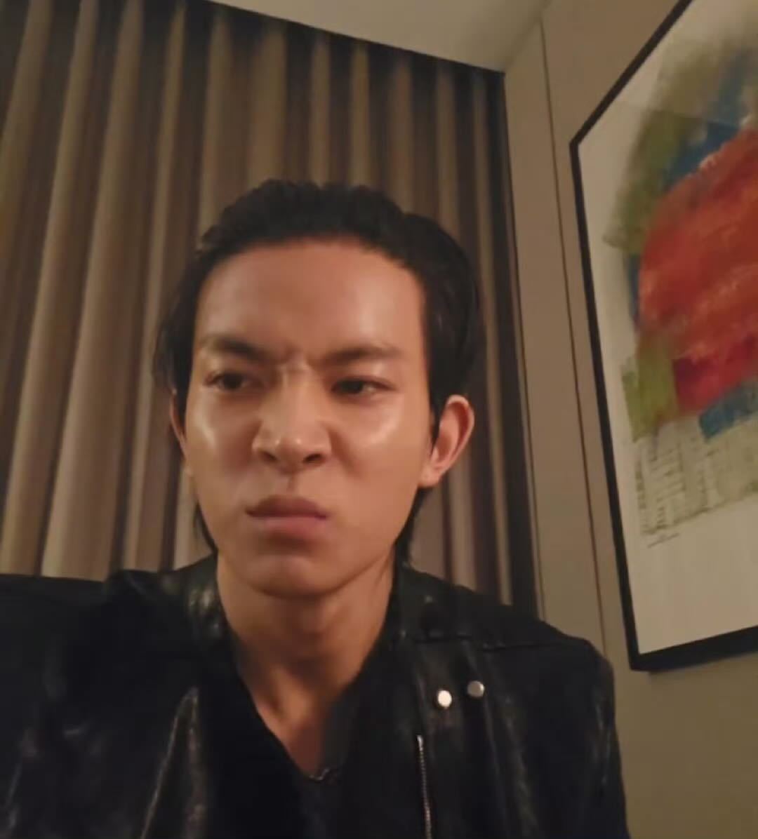 是是是   用纸把口香糖包好放在延展台不对的   可以吐在李羲承嘴里   这下够