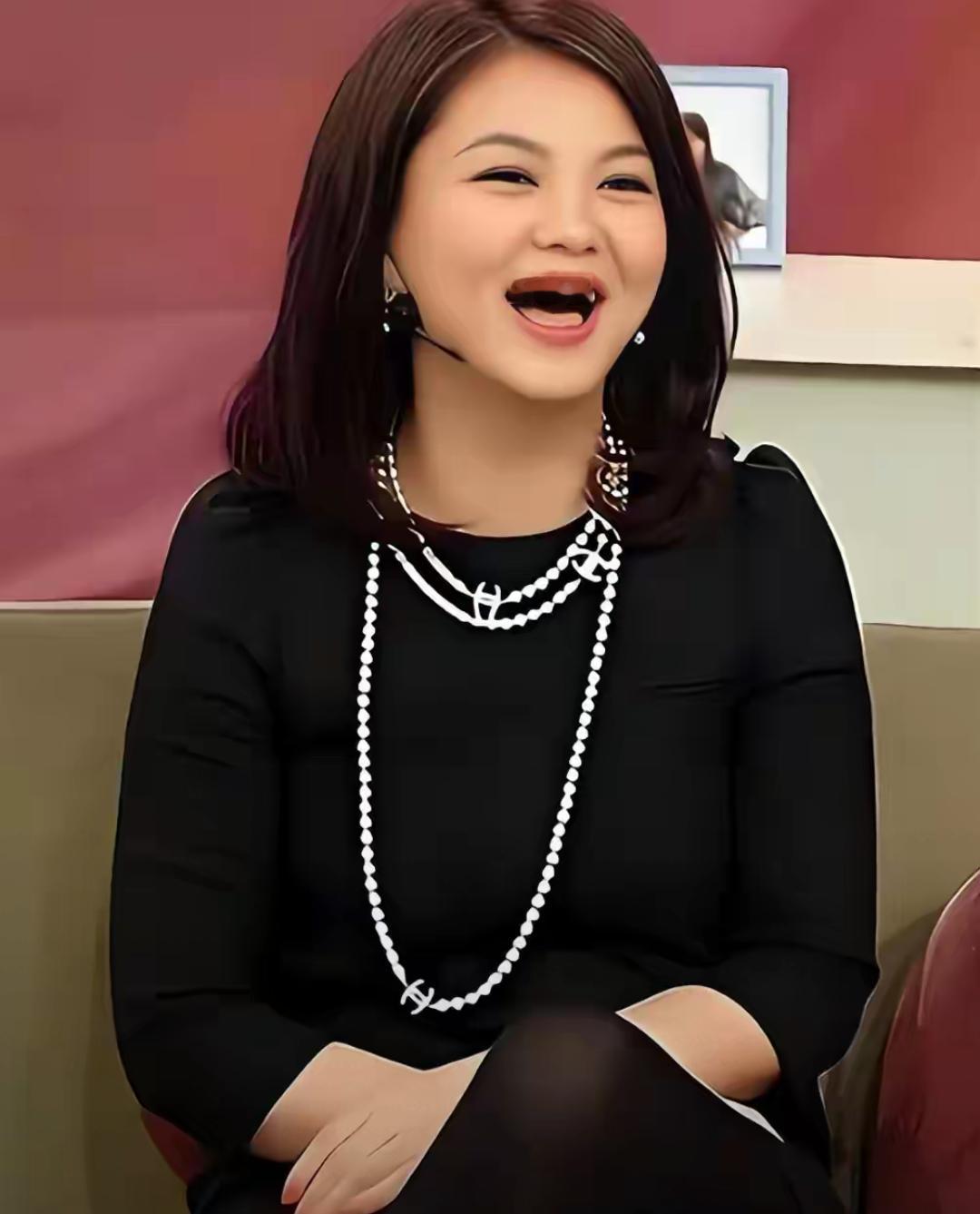 偷鸡不成蚀把米！这次李湘母女的"体面"，被郭晶晶何超琼彻底撕碎娱乐 明星