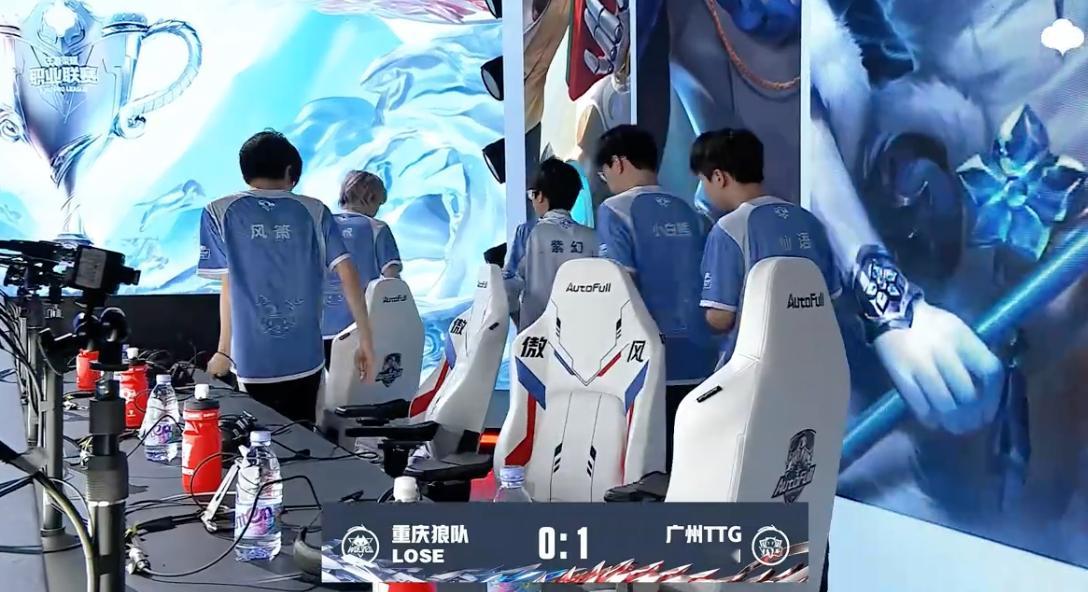 TTG小白熊关键两波抢龙太帅了！这个凯太猛了！#重庆狼队对战广州TTG# 恭喜?
