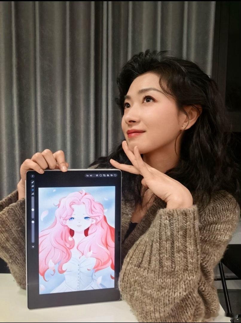 万茜笔下的小世界灵感从不会固定发生在画室里，华为MatePad Pro 12英寸
