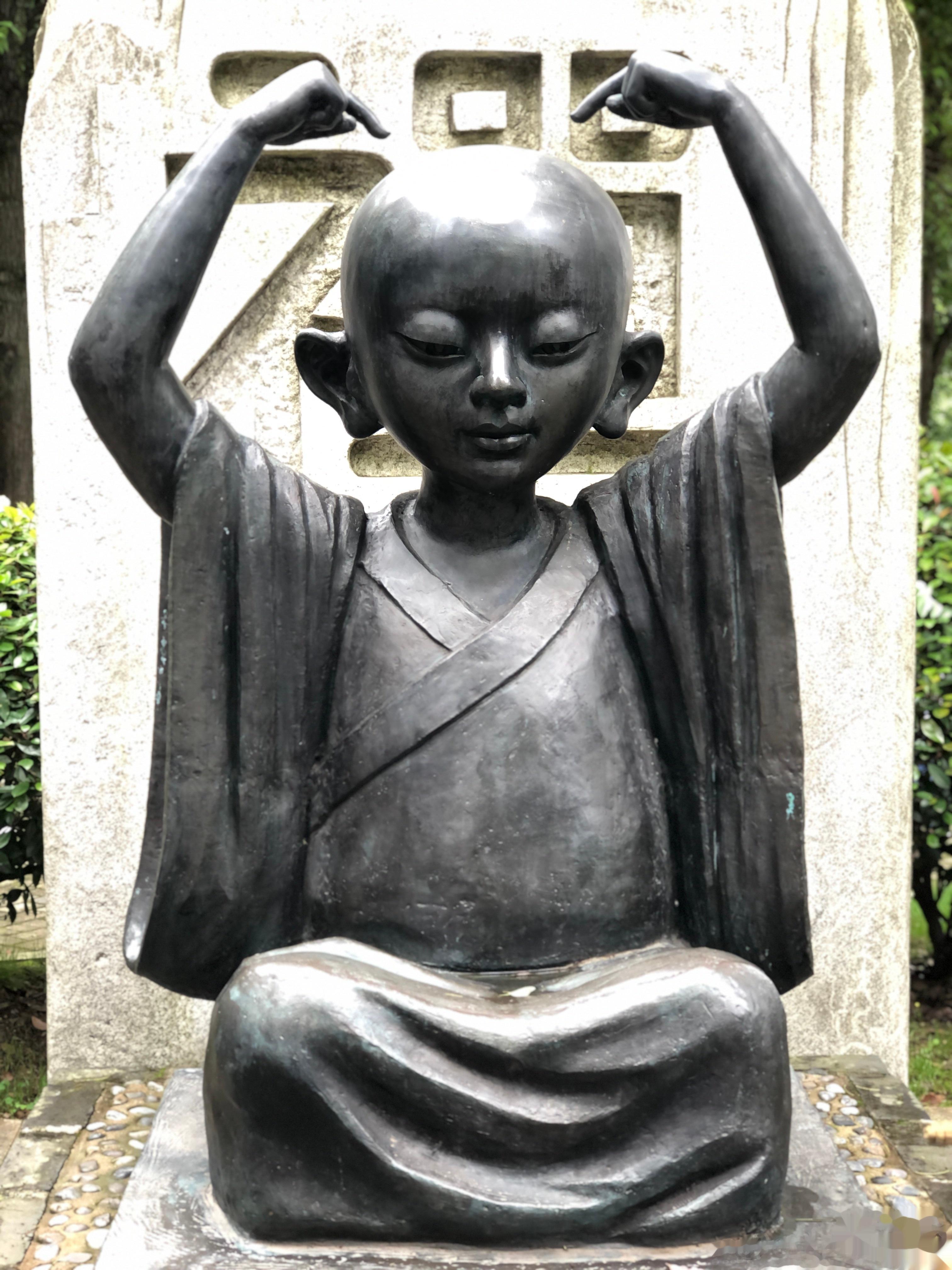 人生秘诀：前半生无畏，后半生无悔。 ​​​