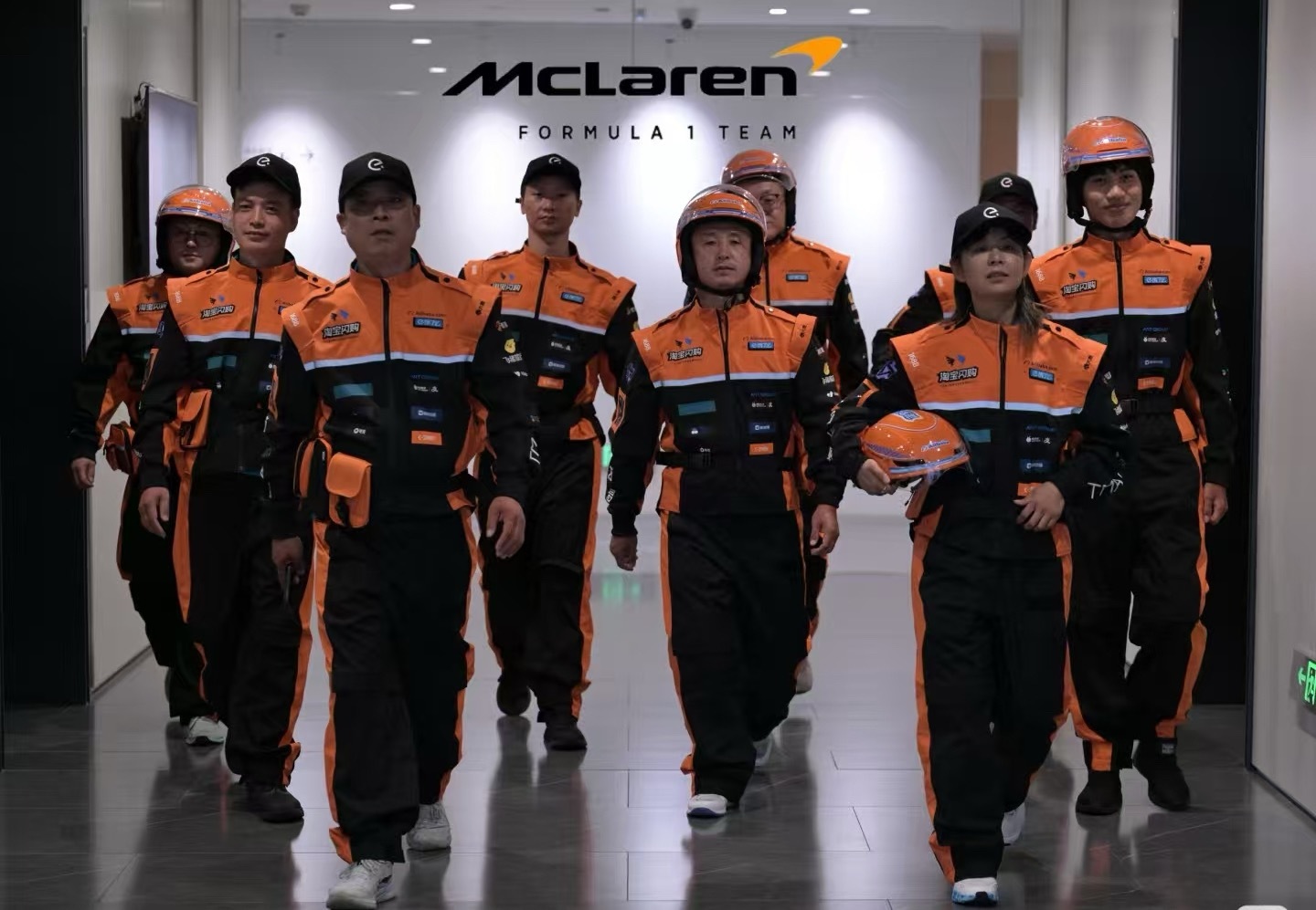 饿了么APP更名为淘宝闪购就这阵势 赛车服一穿 配送一定快[吃瓜]  ​​​