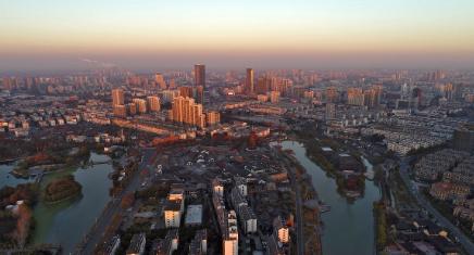 今天我跟你聊一所性价比超高的公办高职——嘉兴职业技术学院。
先给你吃颗定心丸：2