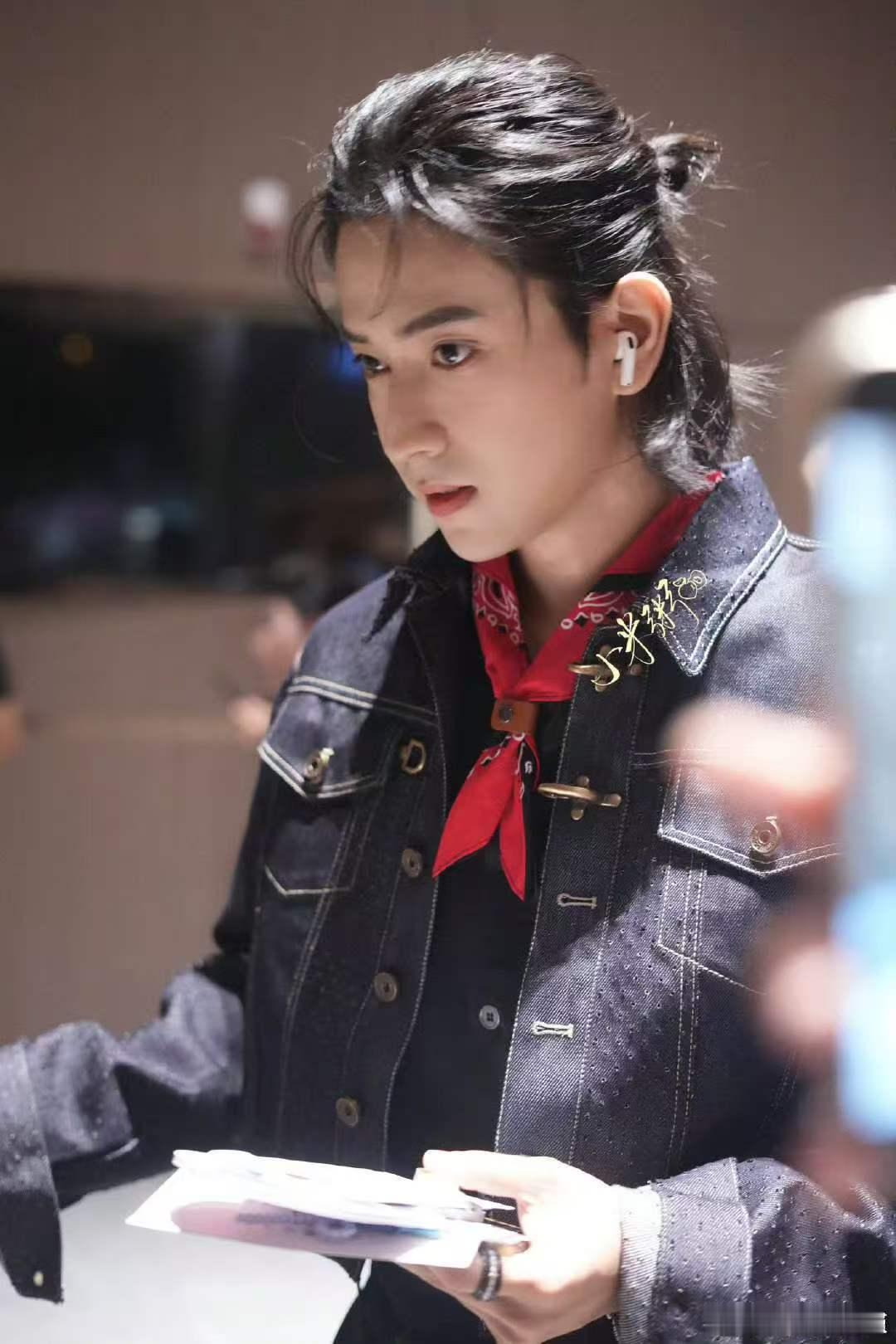 阿朵 怼凤雏夸卧龙披荆斩棘直播 敢说真话是勇气，温柔安慰是善意✨ 阿朵对陈若轩提