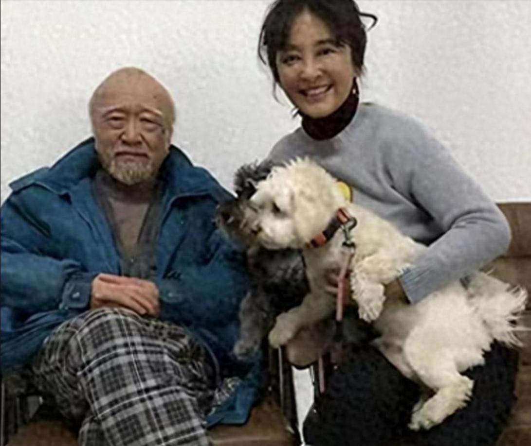 钱再多有什么用？79岁李保田近况曝光，住处杂乱，喝10元桶装水。
 
提起李保田