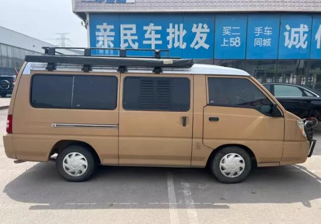 实战派接地气，东南得利卡改装露营车旅行，大面包自驾游更具性价比。这是一台东南得利