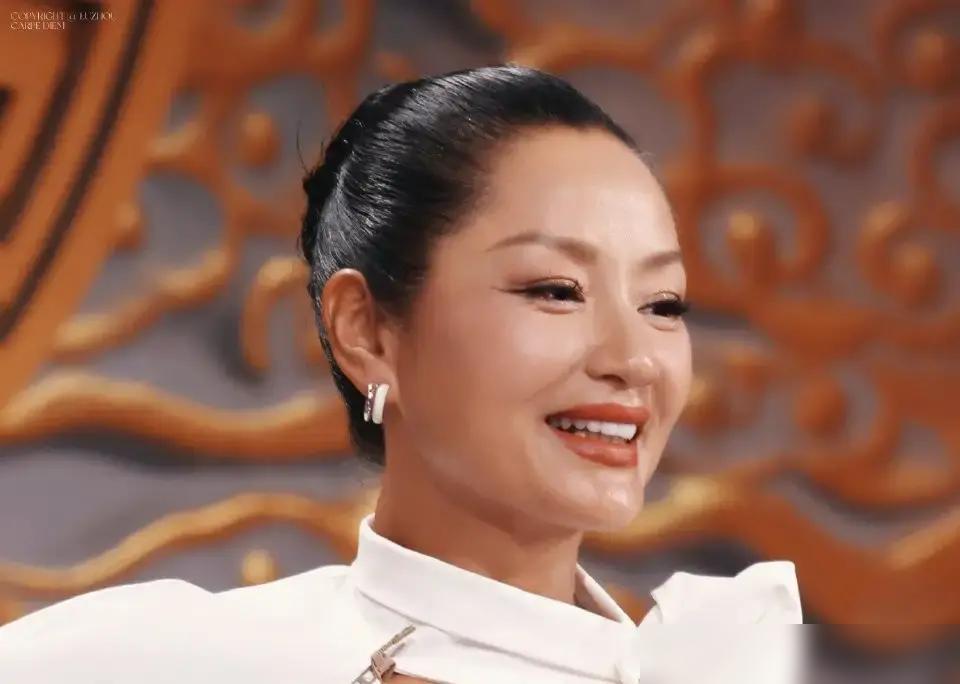 “很多老戏骨都在熬，你怎么不行？”瞿颖把合同往桌上一拍：“他们多少钱，我多少钱？