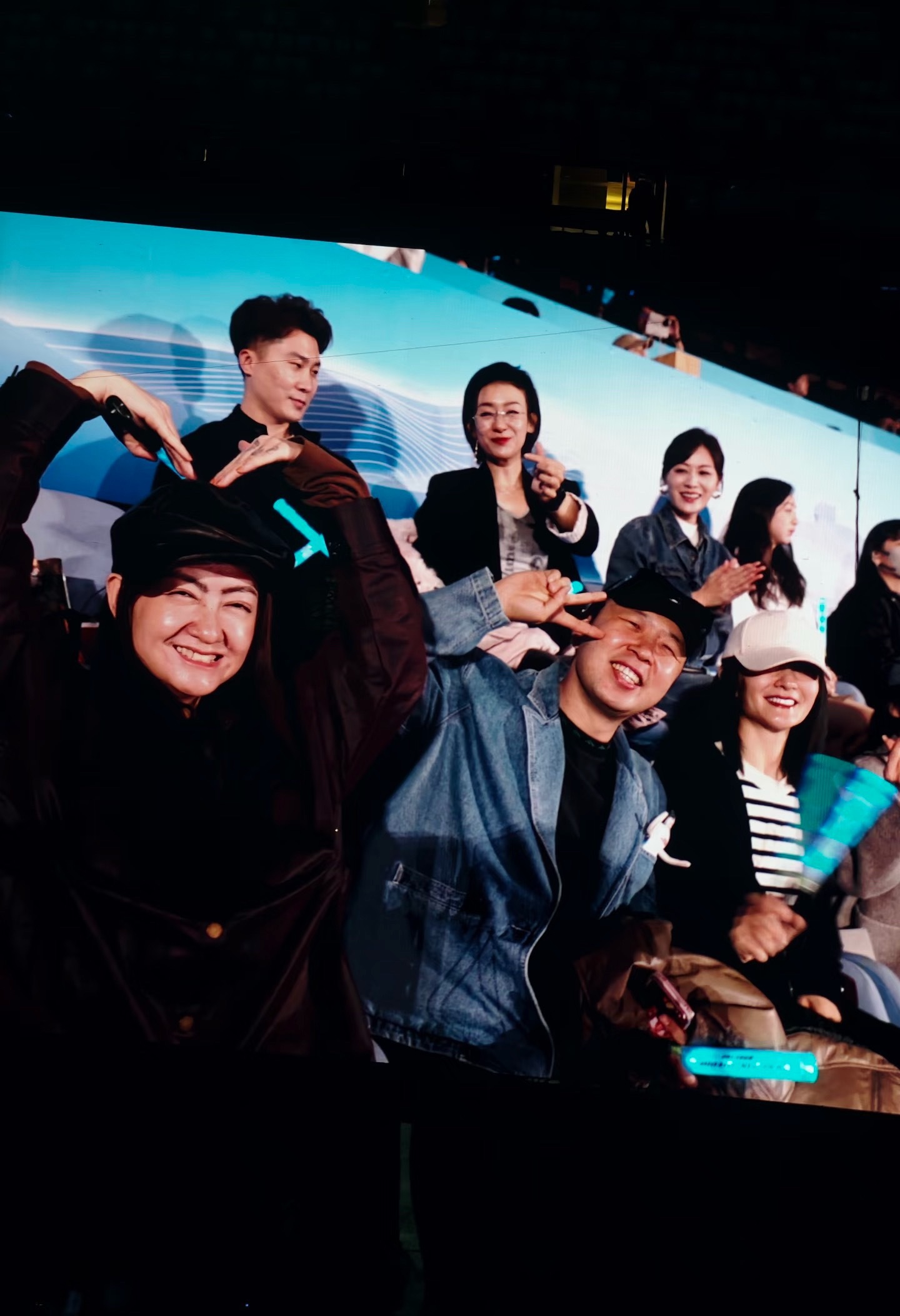 半个娱乐圈都去看了张杰演唱会张极、魏晨、乘风的姐姐们～半个娱乐圈都去看了张杰演唱