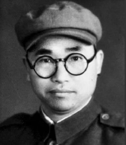 1939年，八路军炮兵团长左叶盛怒之下，突然对着特派员开枪，事后被押到延安受审，