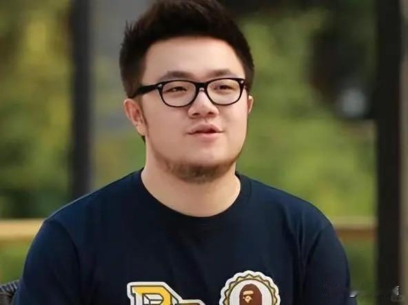 见过把亲情当“风险投资”的吗？
年轻时评估收益不高，
果断“清仓”抛下儿子；等老