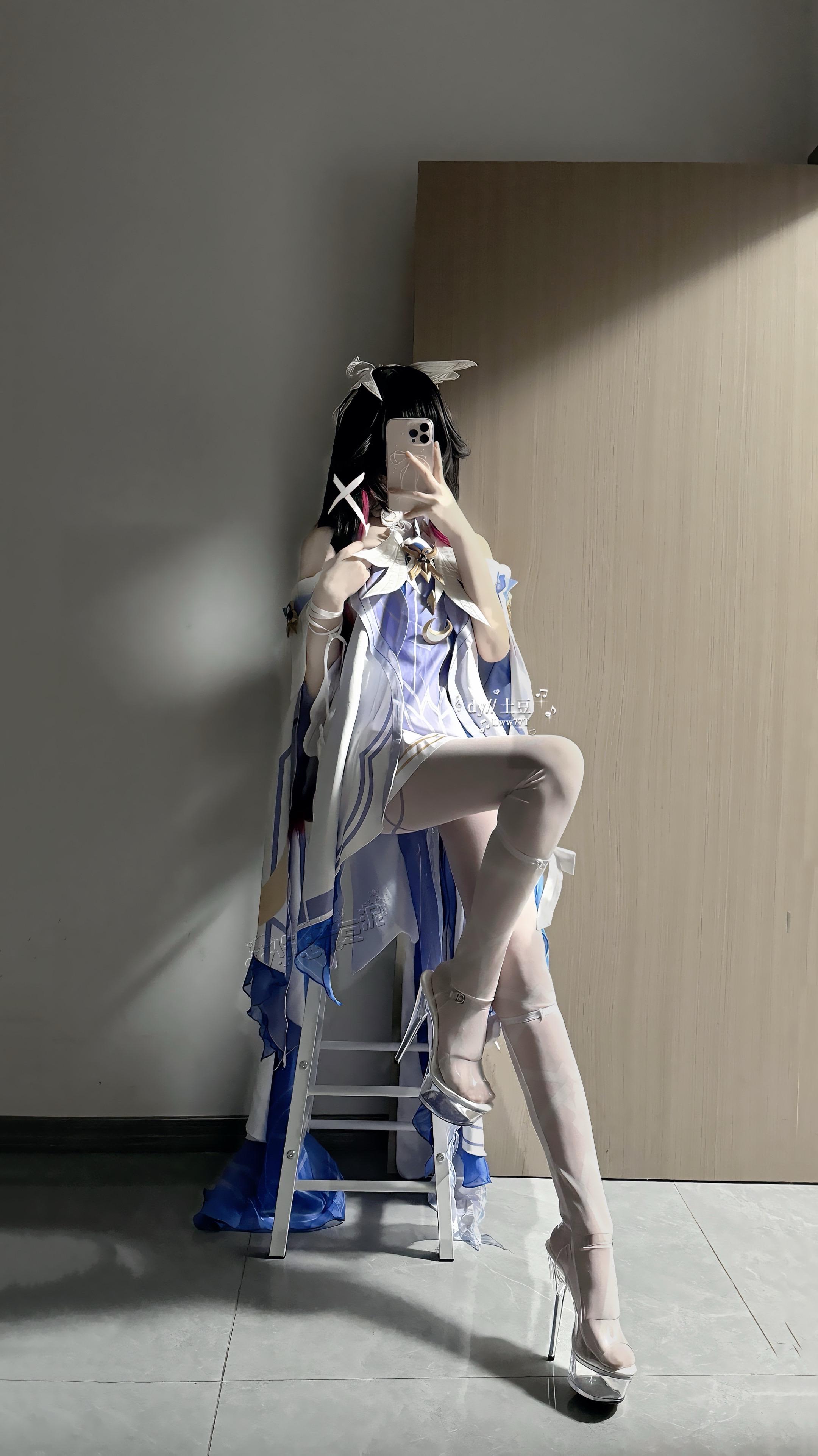 欢迎回家 月神大人。