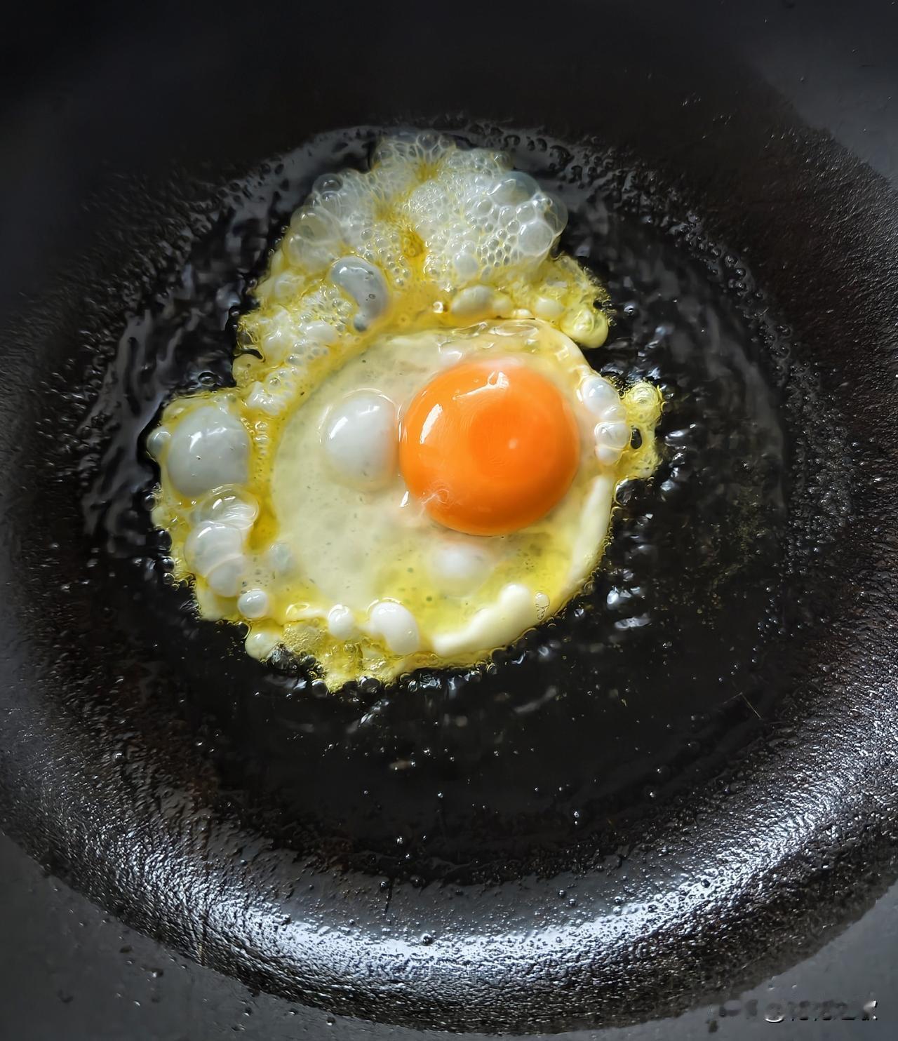 似乎鸡蛋就是我们日常饮食中的营养代表，对吗？

那鸡蛋你们都是怎么做的，直接水煮