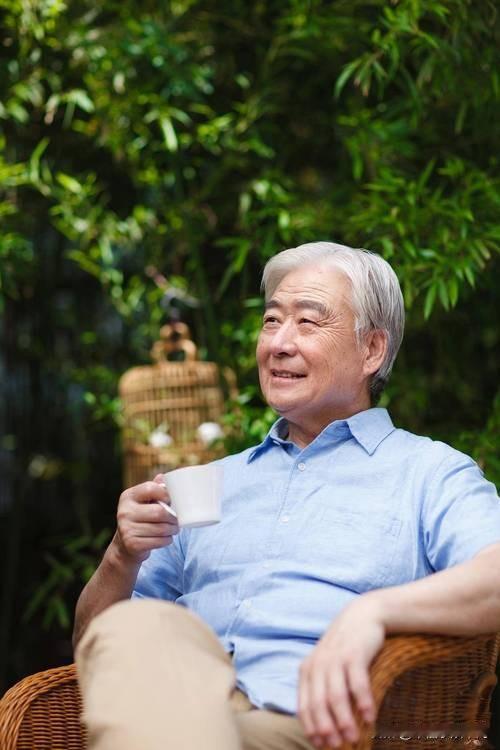 身边亲友陆续退休，自己也赶上了领养老金的队伍。