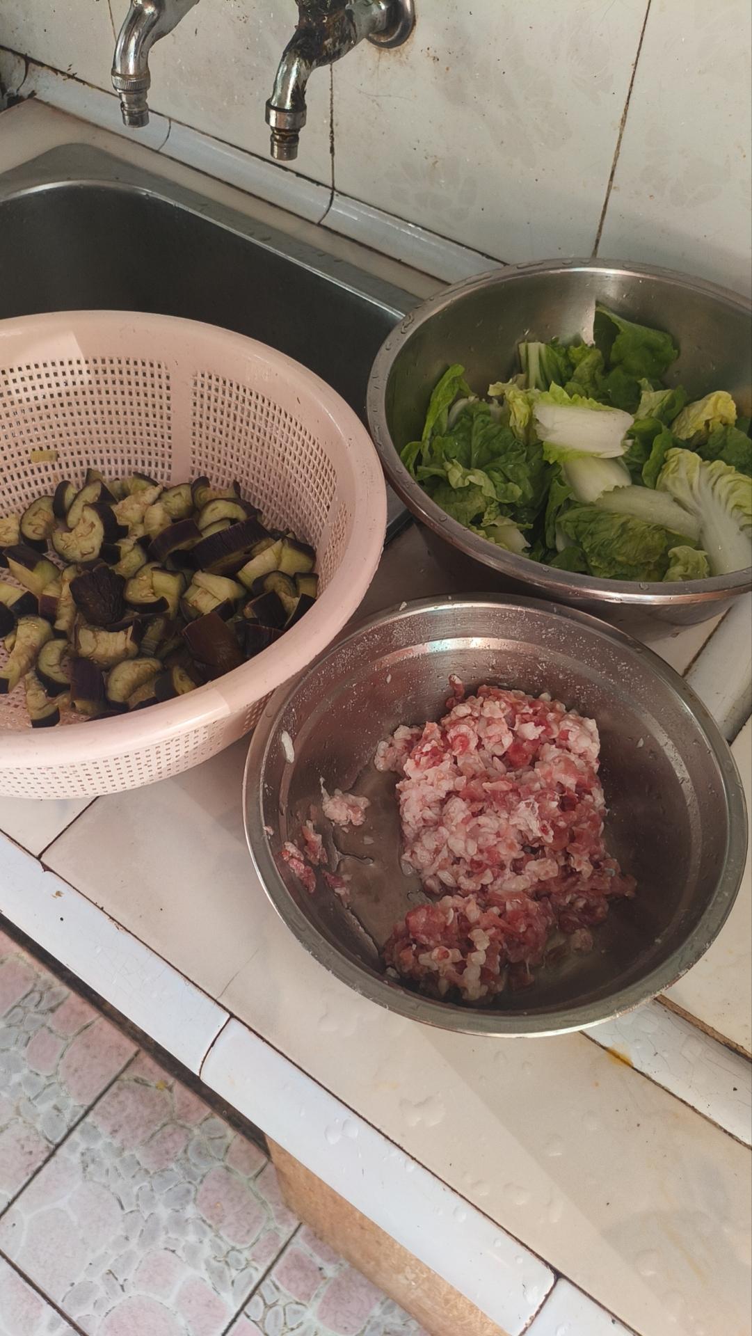 一个人简简单单，超爱会做饭的自己