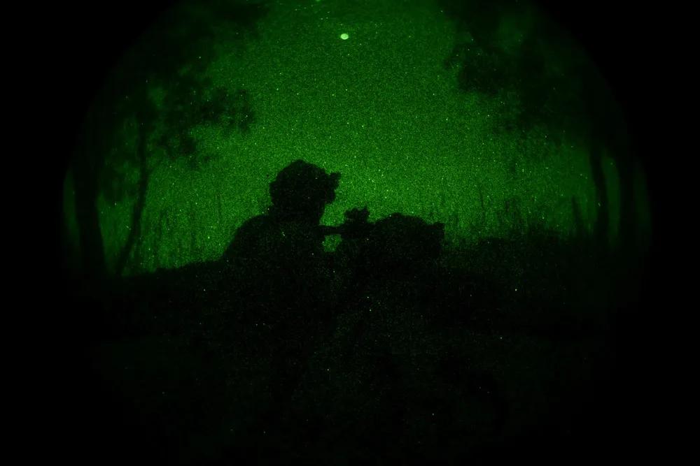 美军擅长夜间发动战争。
2025年7月23日，隶属于美军第3步兵师第1装甲旅战斗