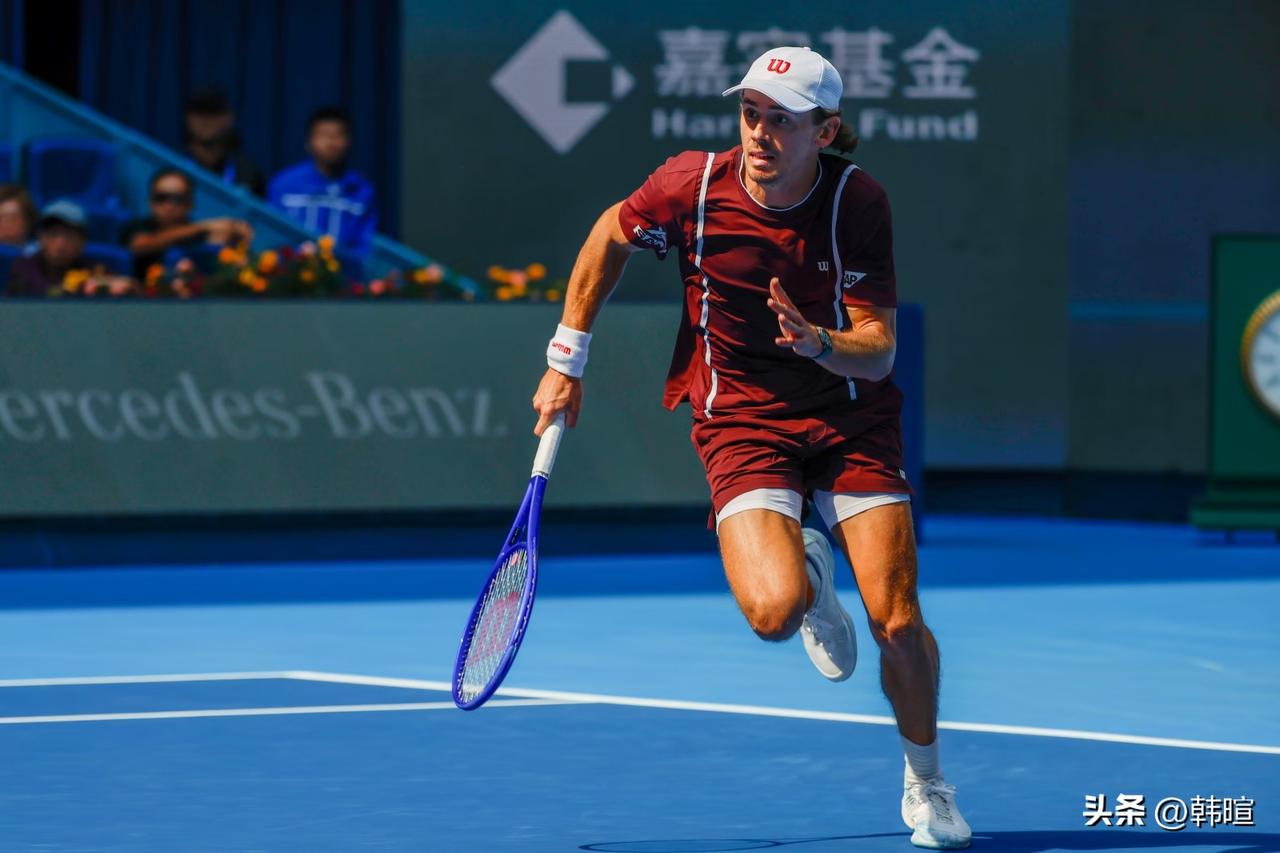 虽然一路跌跌撞撞，但德米纳尔就是“不倒”！4日又以2-1逆转卢布列夫之后，5号种