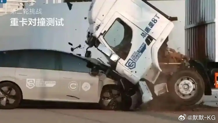 理想i8和东风乘龙的对碰如果能直播那是最好的，双方都能参与进来，乘龙可以对车辆配
