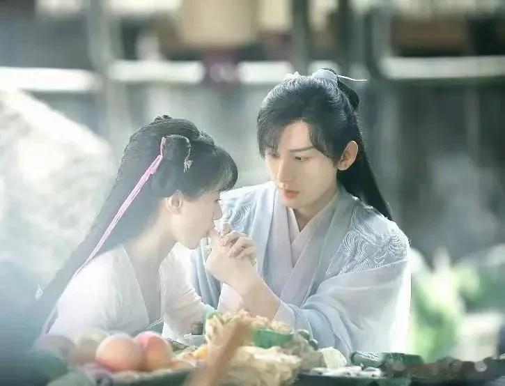 #娱评大赏#
《莲花楼》改编自藤萍小说《吉祥纹莲花楼》，紧张刺激的神秘案件呈现，