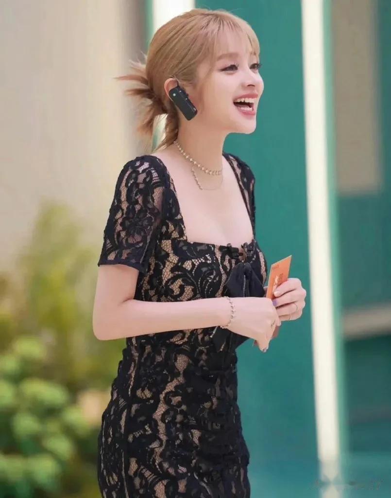 姐姐们的名单一出，大家的焦点都在秋瓷炫、徐怀钰、贾静雯等人身上，大概没想到一位来