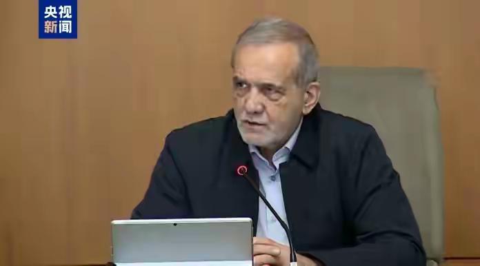 在向美国人民发出“我们没有敌意”的公开信后，立刻爆出自家高官家属遇难。这形成了极