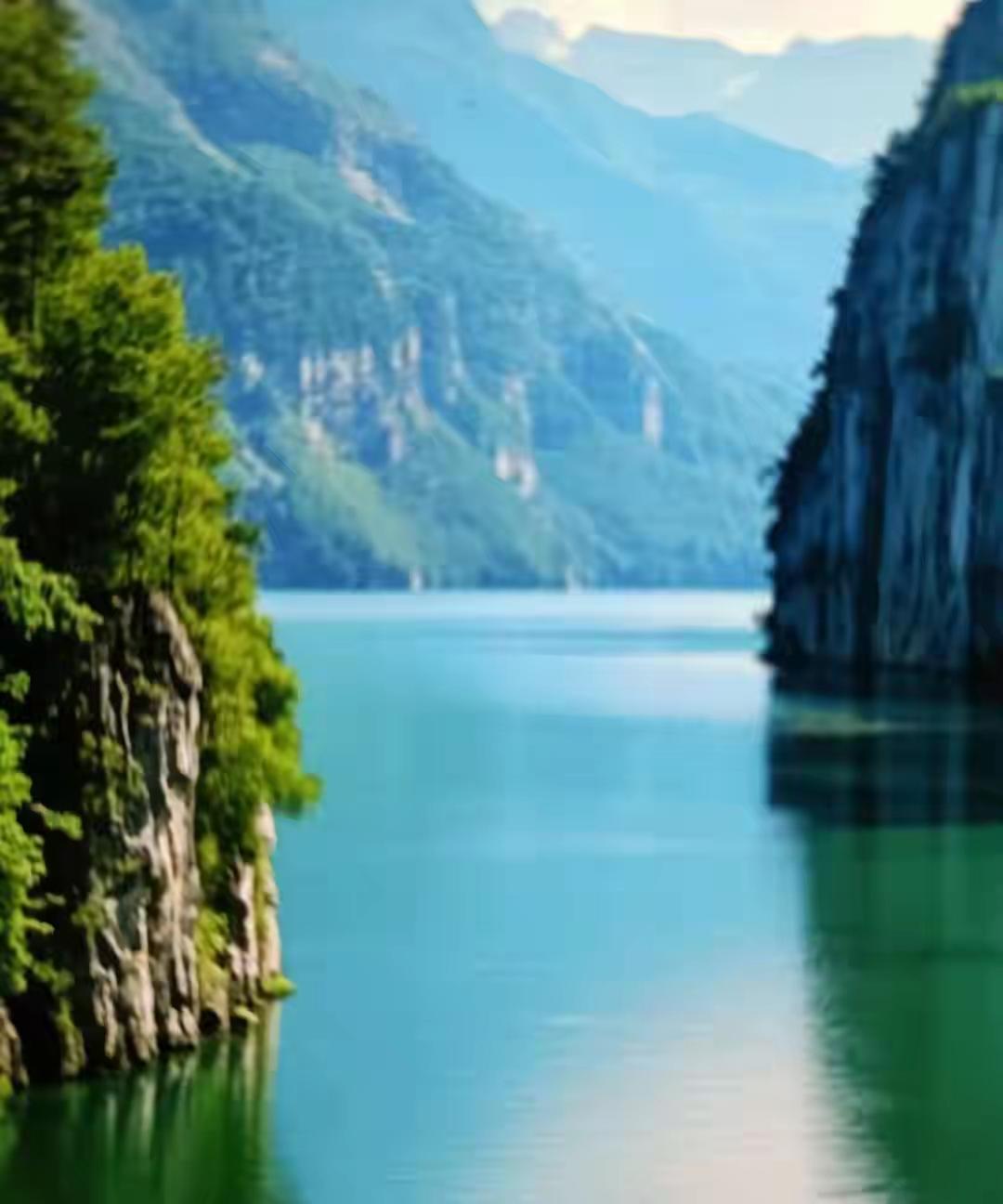 可现实生活中，我们却常常把健康当成理所当然，把快乐当成奢侈品。忙碌的工作、无休止