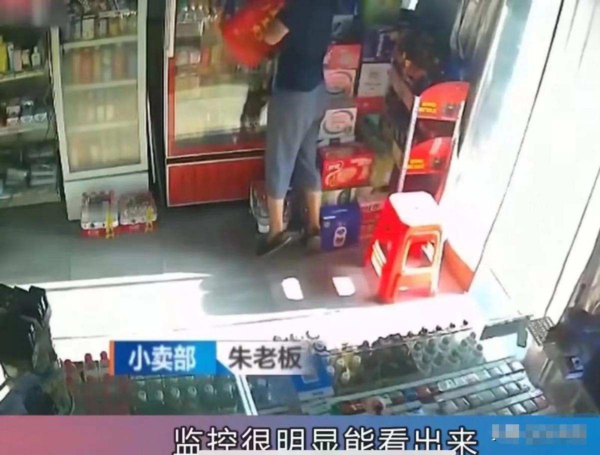 安徽合肥，一女子经营的便利店，被人举报售卖假烟，女子信心十足，让执法人员随便查，