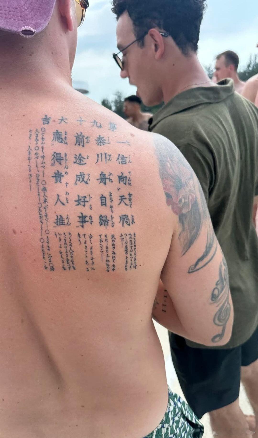 搞笑听说纹身的图样也可以用AI生成了？