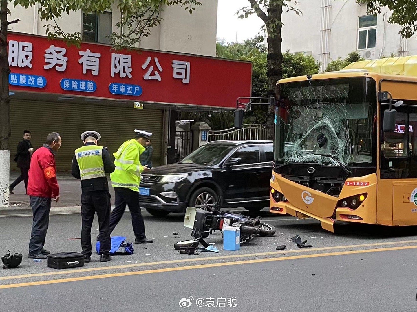 管不是，不管又不是，一线民警是真心为难的，乱成一锅粥……[衰][衰] ​​​