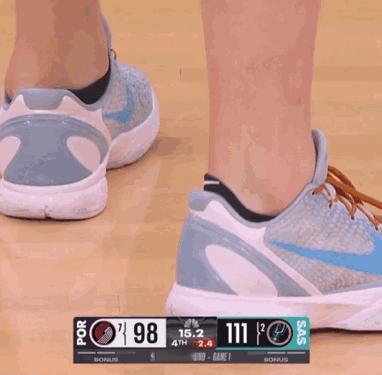 雷吉-米勒嘲笑了奥利尼克不穿袜子……

转播镜头特写他的脚是为了确认无疑 😭