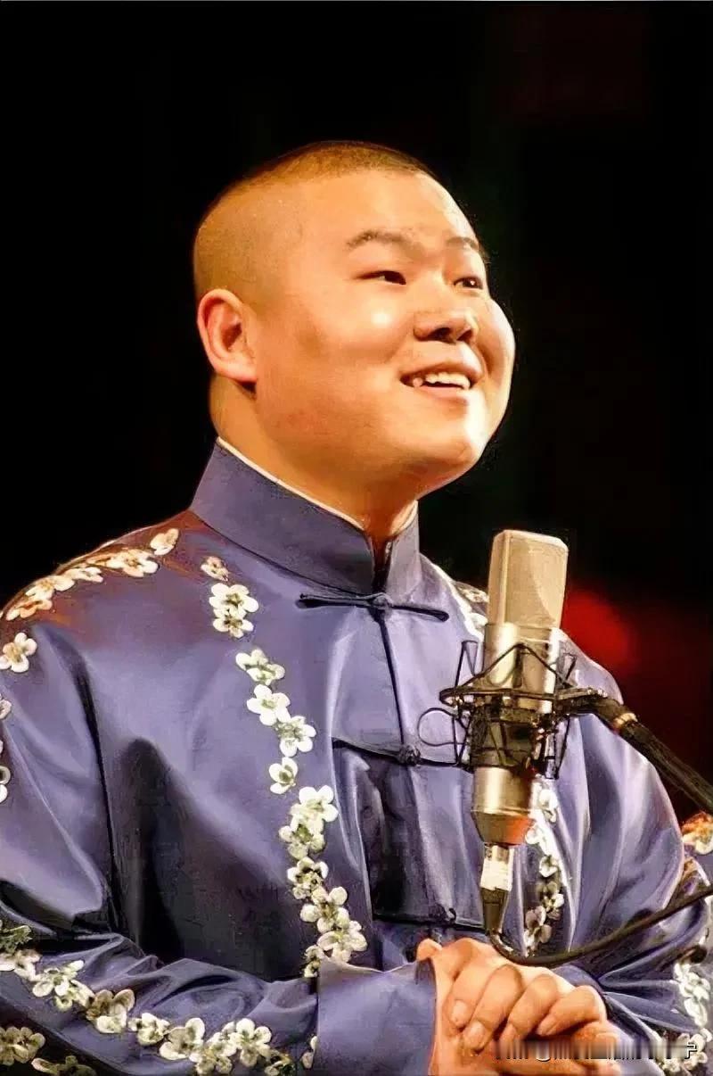 随着烧饼变成了烧副总，很多人都在质疑，为什么没让岳云鹏干呢，小岳岳，这么多年在德
