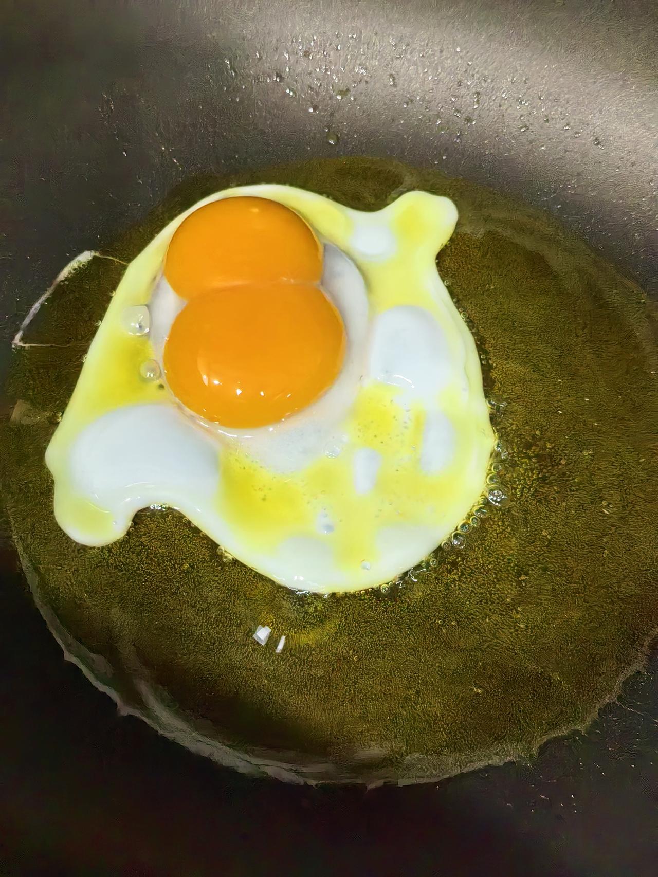 一个男人，每月3900零花钱够吗？

老公每月收入11000，从下个月开始，他用