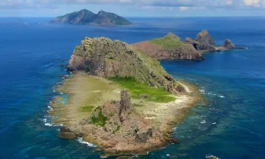 最近有不少人都说尽快实控钓鱼岛，先把日本人在岛上建造的灯塔给拆了，插上属于我们的