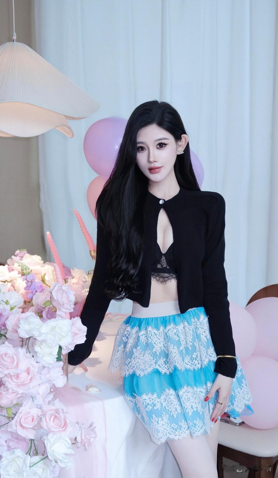 甜美少女风穿搭，粉色气球和花束的浪漫氛围，快来打卡吧！💖🌸🎈