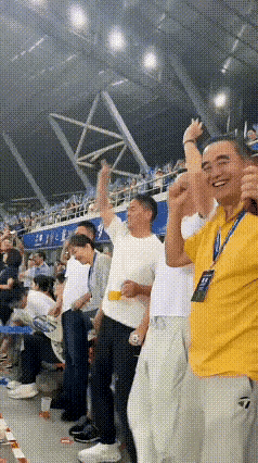 好想给每一个城市都分配一个刘强东[捂脸][捂脸]
东哥手拿着啤酒，又扭又跳，又喊