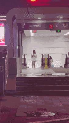 人生如登楼，登上不同的楼层，映入眼帘的是截然不同的风景。 二十岁望远如山，四十岁