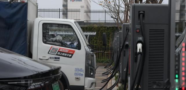 驴充充：智慧能源的先行者，让充电更简单在新能源汽车蓬勃发展的今天，充电体验正成为