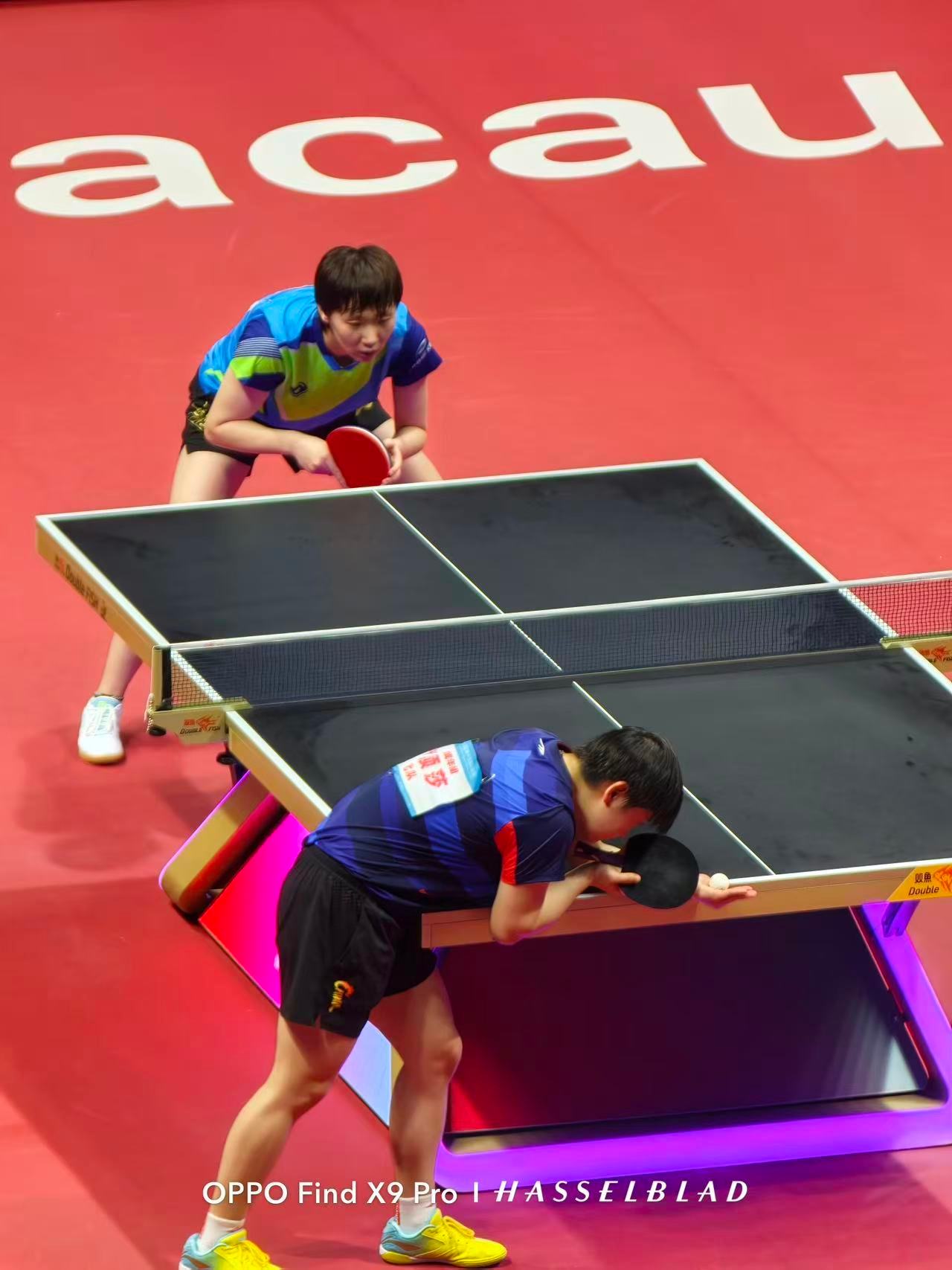 用 系列的增距镜，记录下孙颖莎坚毅的眼神，正是这样的眼神，克服了一次又一次的难关