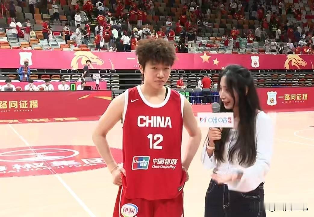 热身赛首胜！中国女篮70-67尼日利亚女篮，山西竹叶青酒女篮球员陈玉婕赛后接受采