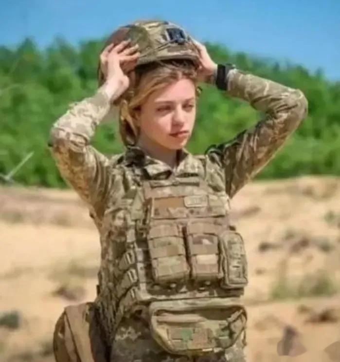 乌克兰女兵艾琳娜被俘前和被俘后。没开美颜？没化妆？战俘营伙食太好长胖了？思想包袱