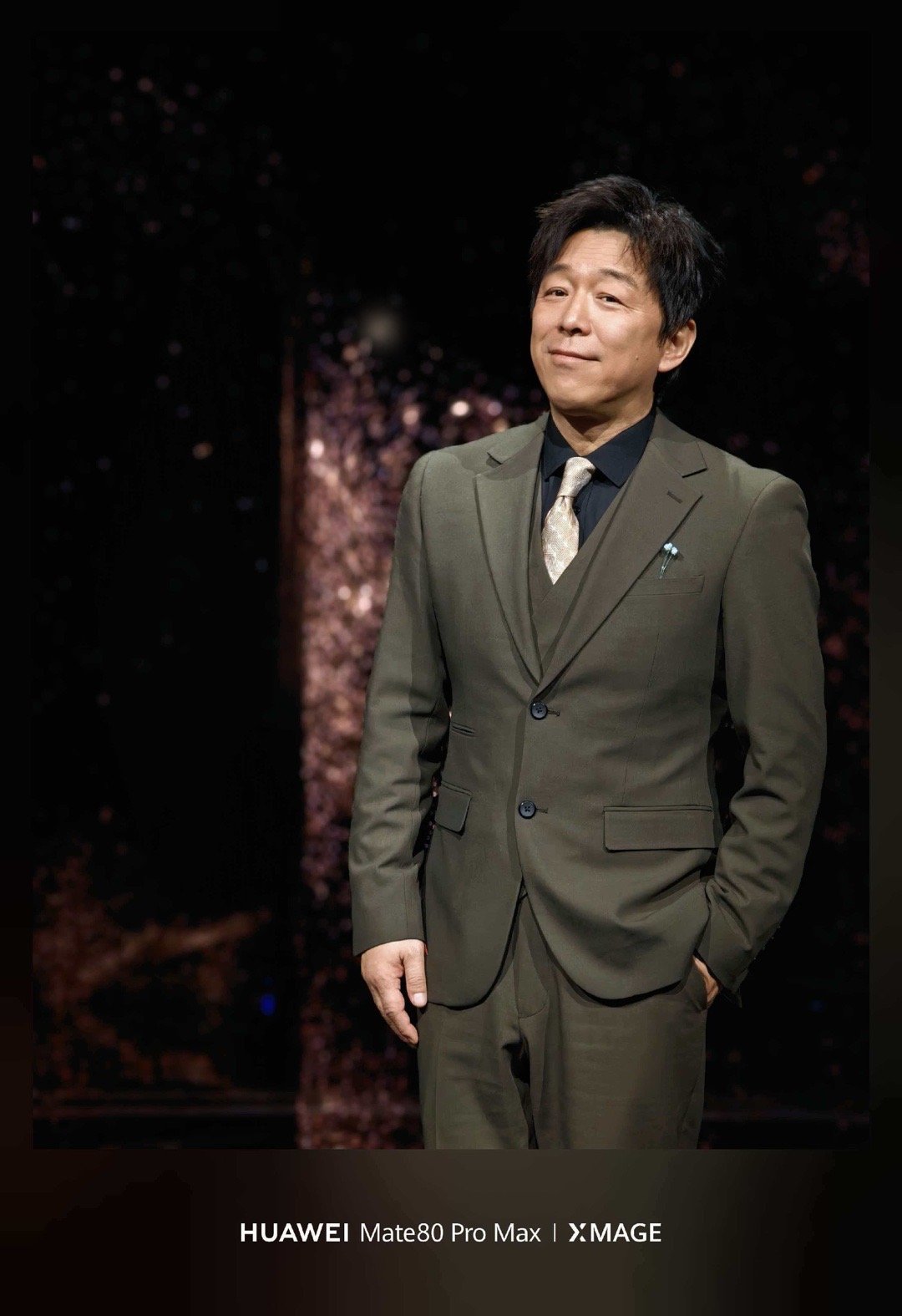 谁懂这个肖战 害羞笑看的我也跟着笑了起来，看到用华为Mate 80系列拍摄的照片