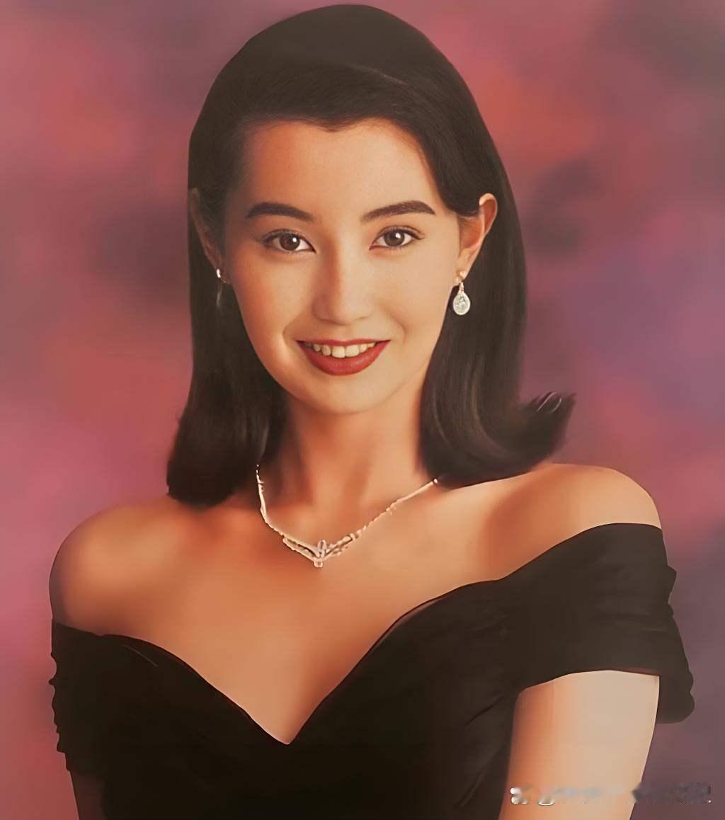 没想到曾经被称为“最上镜港姐”的张曼玉，如今竟然也沧桑衰老成了大妈，要知道在80