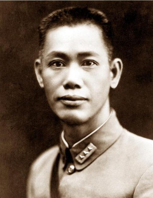 南昌起义的时候，没有贺龙，可能都搞不起来。因为当时说是要参加起义的蔡廷锴临时不参
