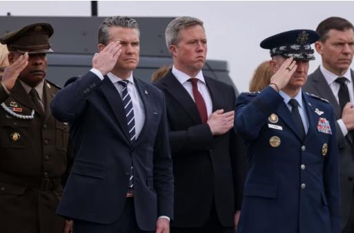 五角大楼“宫斗”上演，国防部长赫格塞思和陆军部长公开撕破脸，又是挤兑人、又是搞人