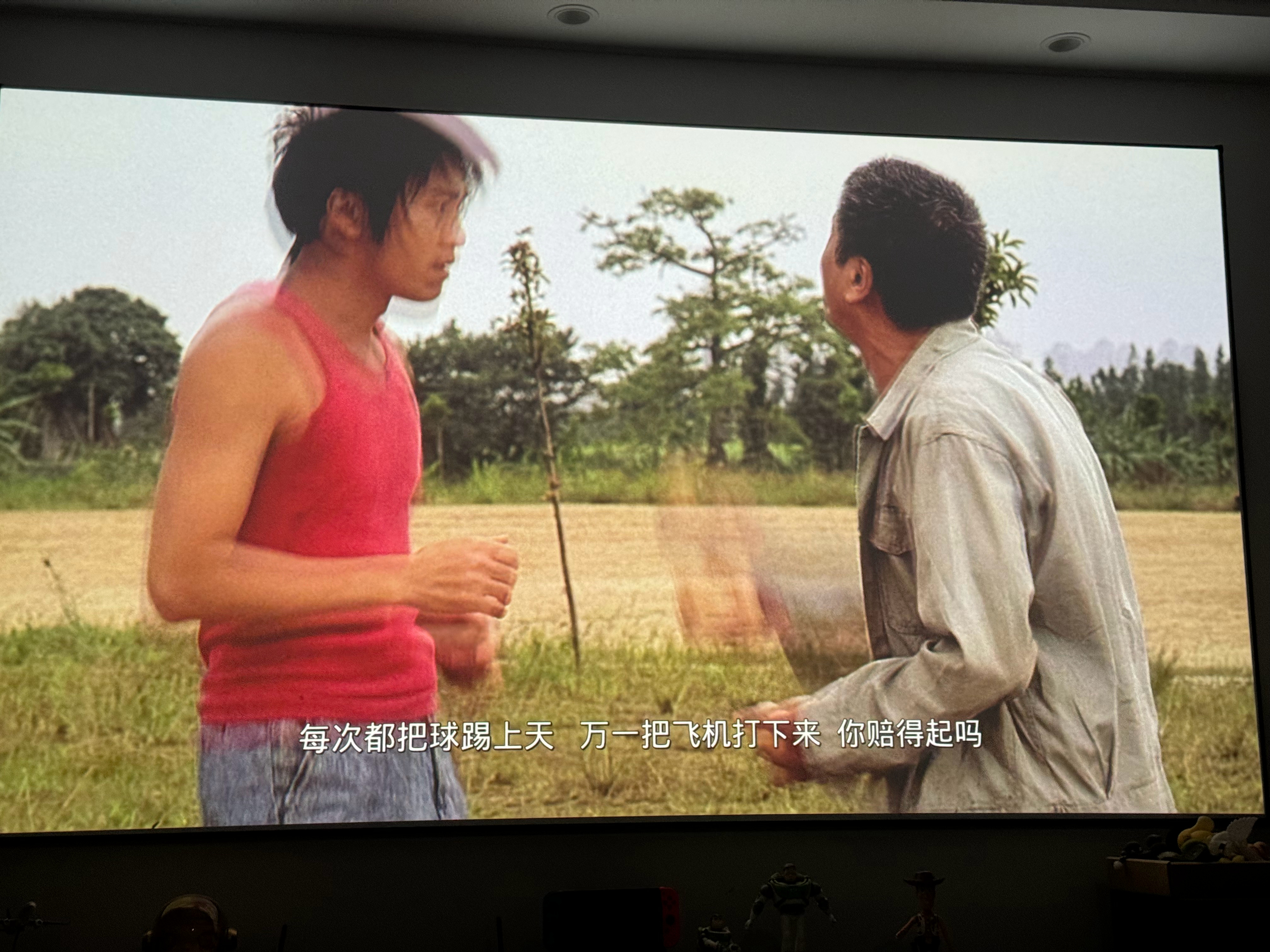 重温《少林足球》，发现《功夫女足》预告片里的飞机，其实是一个callback。 