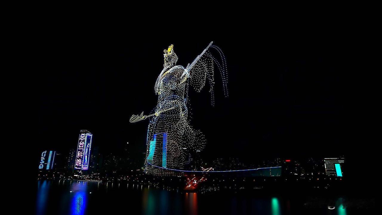 我敢说这些造型80%的人都不认识是什么？
一万台无人机在天鹅湖畔表演，安徽真是大