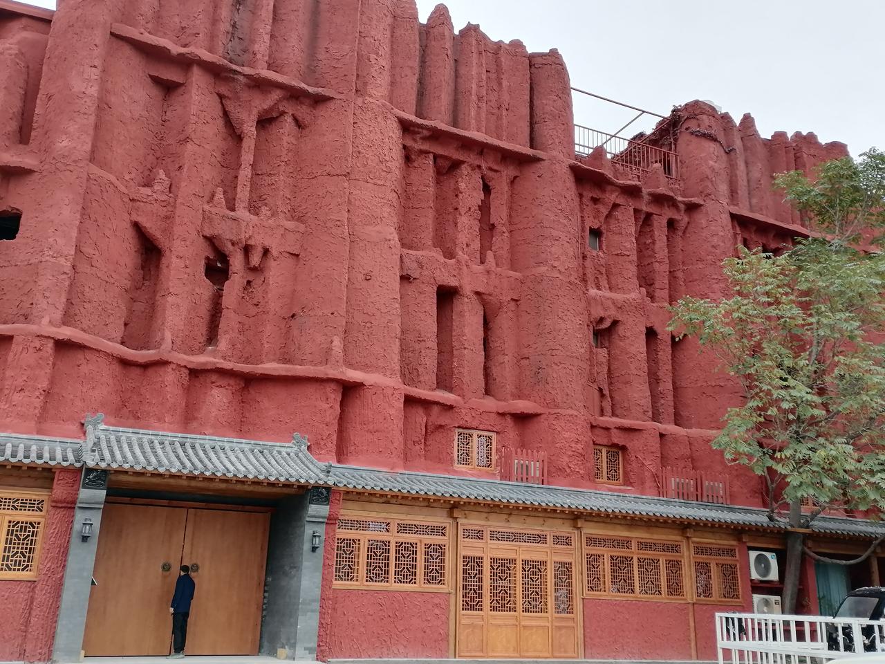 在北京街头发现一个怪建筑，奇丑无比！不清楚它是干什么用的？北京神秘建筑 北京奇葩