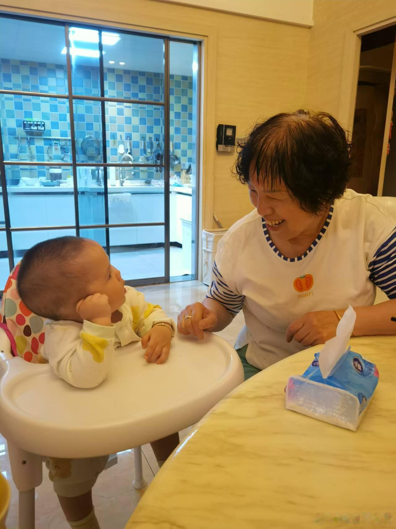 长辈说话 要认真听 他们居然这么聊了好几分钟[笑cry]#带娃日常# #萌娃养成