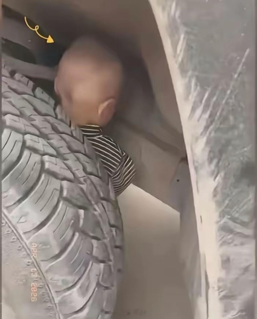 开车前绕两圈也看不见呀～ ​​​