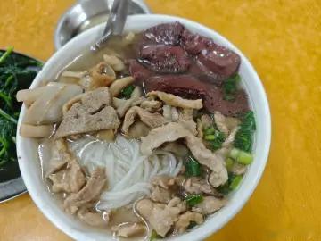 每日一餐分享 今晚的晚餐过来海鸥饭店解决，鸳鸯粉➕炒番薯叶，17大洋搞定（粉7，